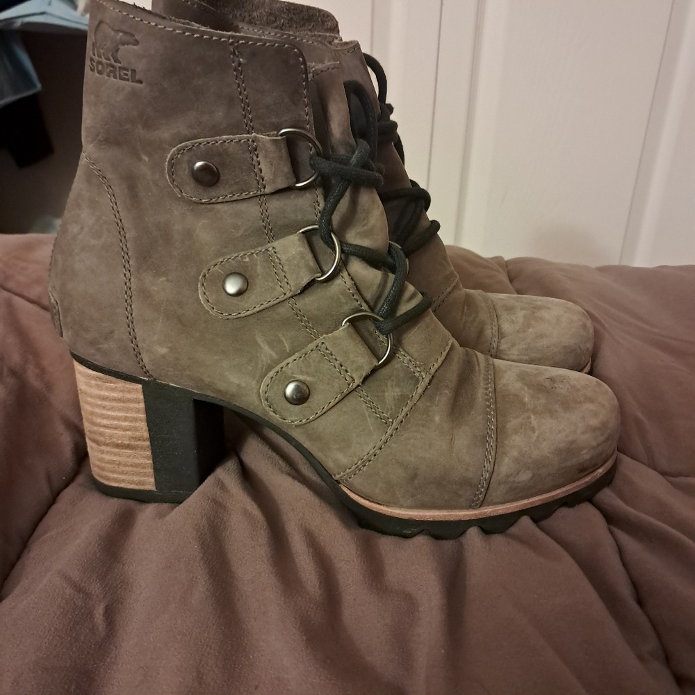 Sorel Addington Boots Women's 7.5 Brown Suede Distressed Block Heel Comfy